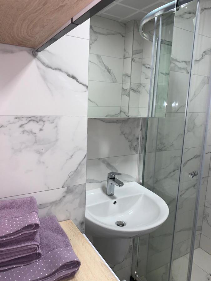 Pink Modern Daire *